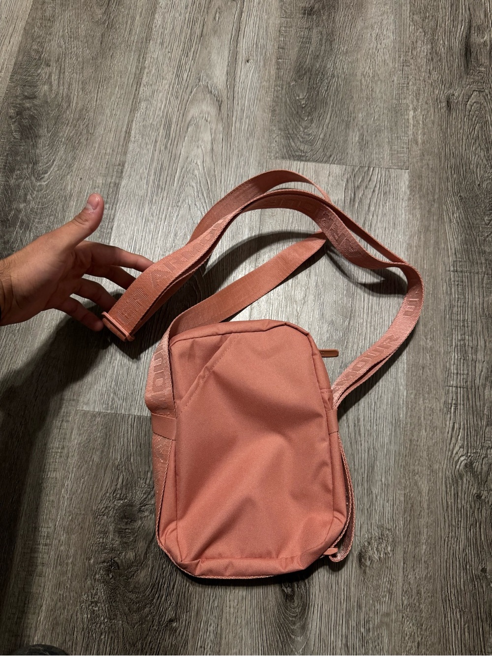 Under Armour Women’s Crossbody Bag - Rose Pink NEW - Picture 3 of 4